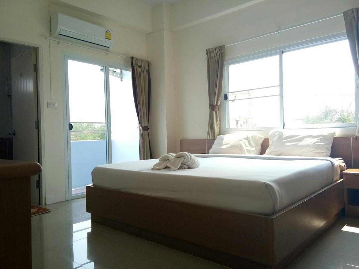 Surin Mansion Hotel Exterior foto
